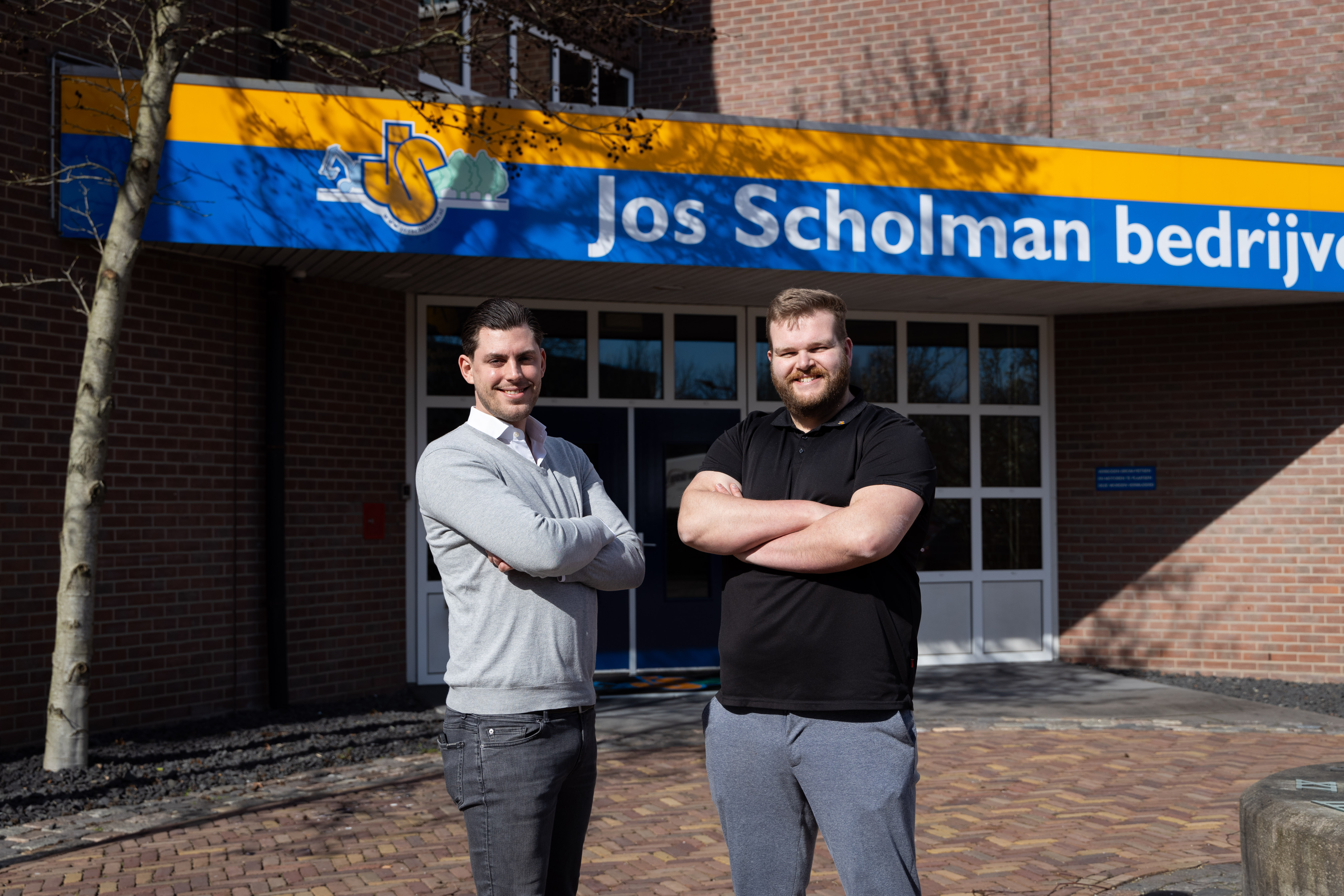 Pim Vermeulen, accountmanager GOconnectIT (links) en Nathaniel Jones, projectbegeleider Jos Scholman (rechts)